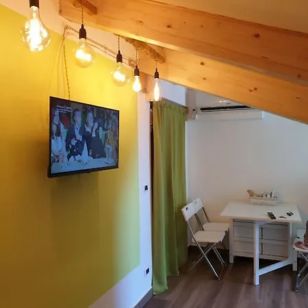 Romantica Mansarda Nel Cuore Di Apartment